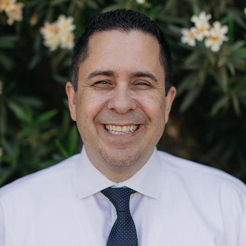 Dr. Reyes Gauna